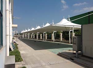 信陽膜結(jié)構(gòu)車棚【廠家直銷】信陽<font color='red'>膜結(jié)構(gòu)停車棚</font>,張拉膜車棚