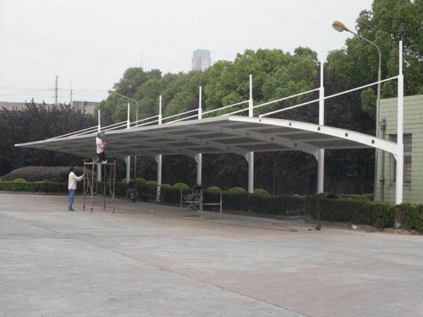 民勤<font color='red'>膜結(jié)構(gòu)停車棚</font>【設(shè)計生產(chǎn)安裝】