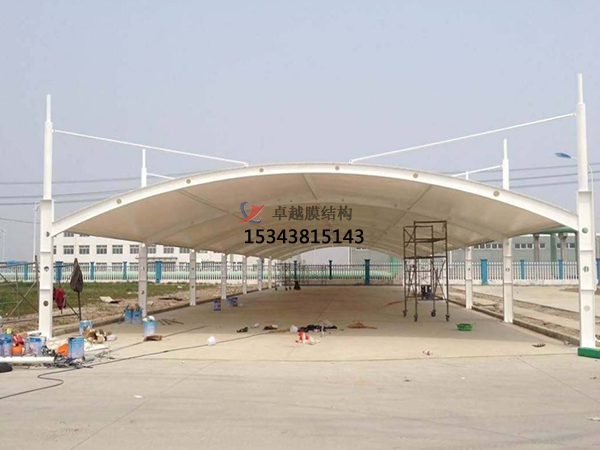 天柱<font color='red'>膜結(jié)構(gòu)停車棚</font>【遮陽棚廠家】生產(chǎn)設(shè)計(jì)