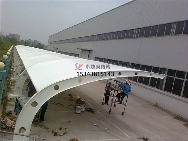 錯(cuò)那<font color='red'>膜結(jié)構(gòu)停車棚</font>【遮陽棚廠家】