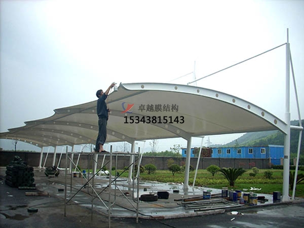 沙雅<font color='red'>膜結(jié)構(gòu)停車棚</font>【遮陽棚廠家】生產(chǎn)設(shè)計