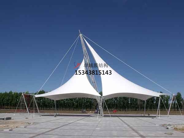 張家口商業(yè)廣場<font color='red'>張拉膜結(jié)構(gòu)</font>景觀棚