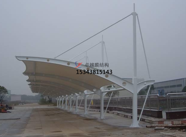 <font color='red'>膜結(jié)構(gòu)停車棚</font>的三大優(yōu)勢