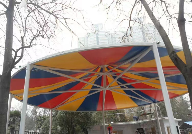 炎炎夏日，游樂(lè)場(chǎng)遮陽(yáng)棚引領(lǐng)清涼潮流